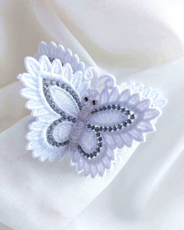 Brosa Fluture Alb Delicat