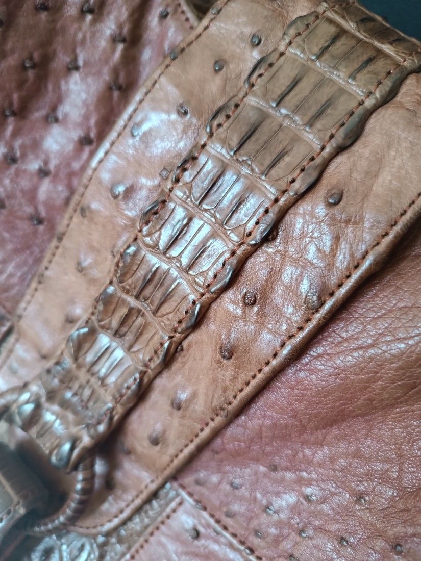 Geanta din piele de struț și crocodil