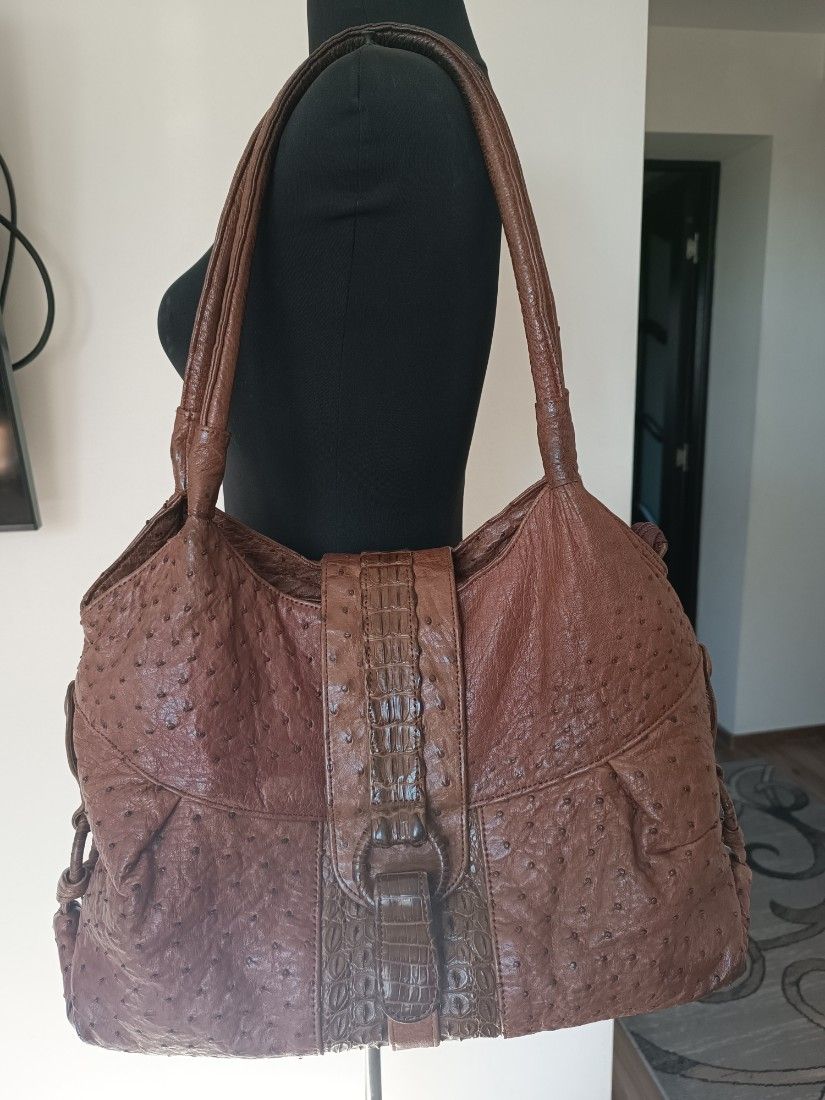 Geanta din piele de struț și crocodil