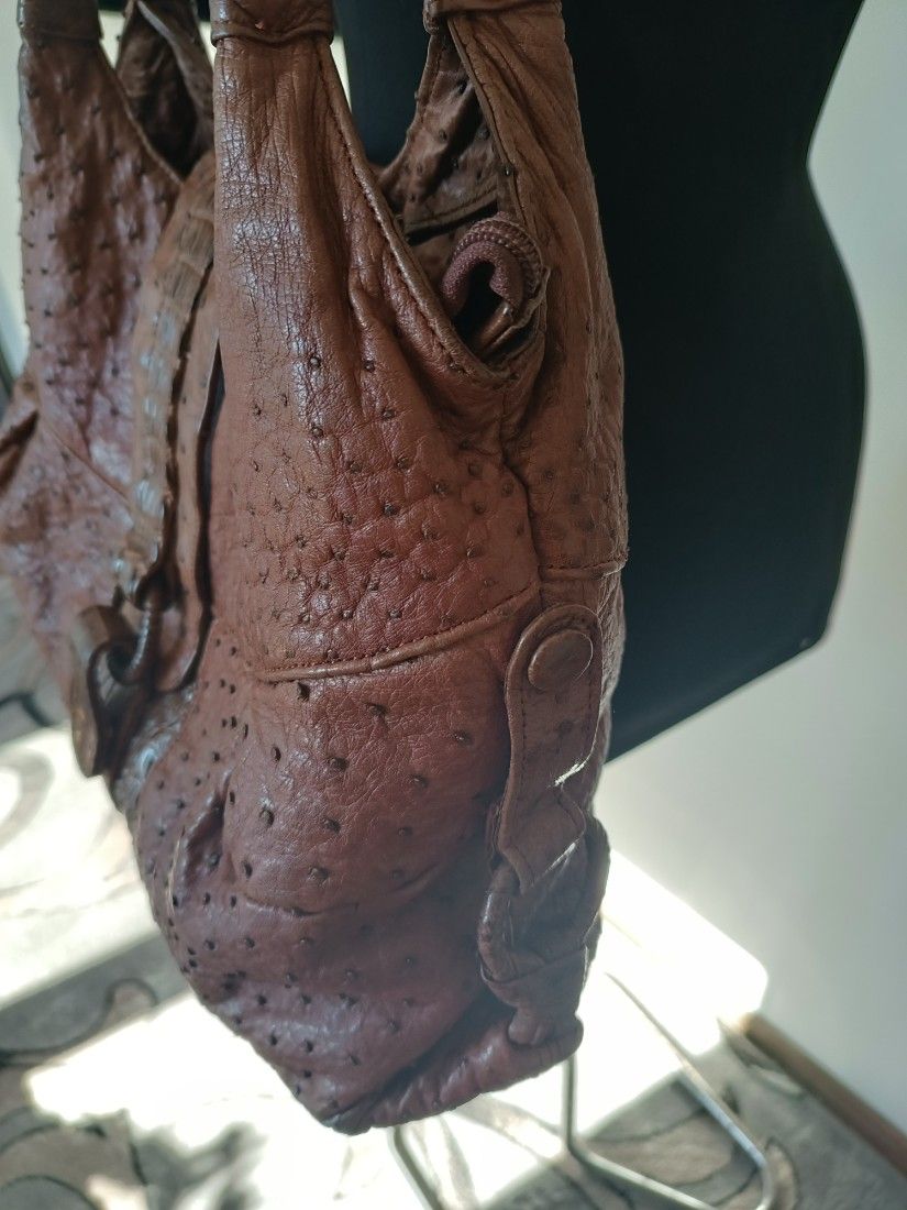 Geanta din piele de struț și crocodil