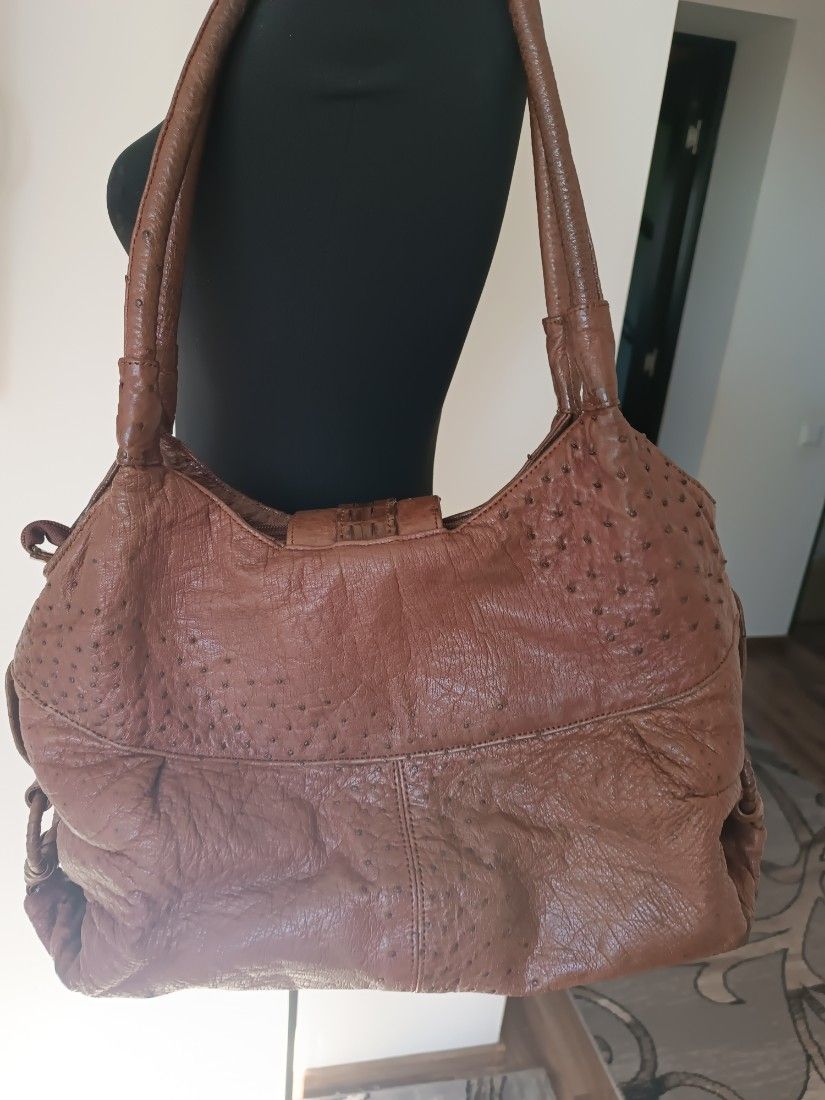 Geanta din piele de struț și crocodil