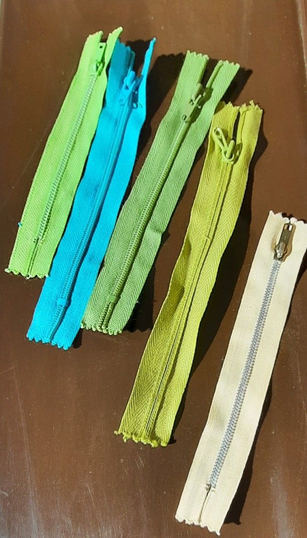 Fermoare diverse mărimi și culori