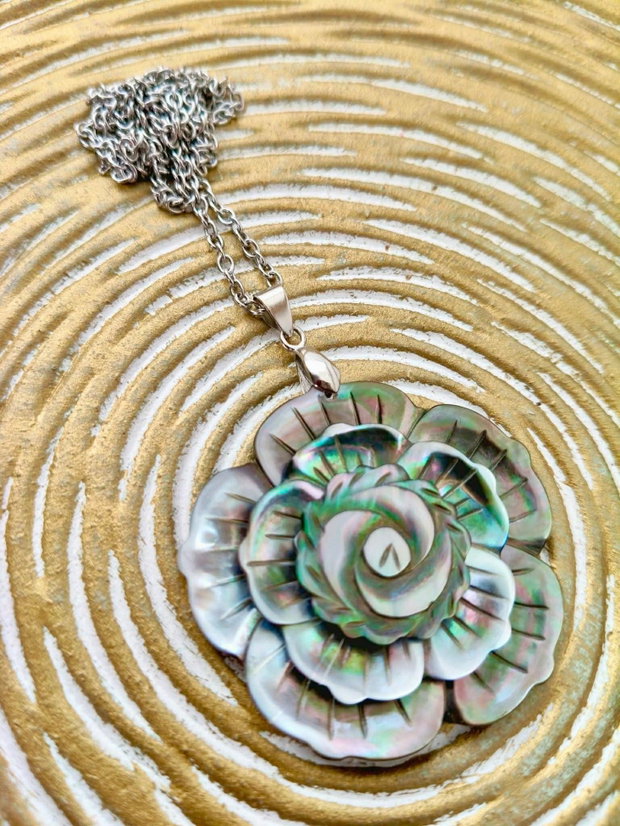 Pandantiv floare Paua Shell