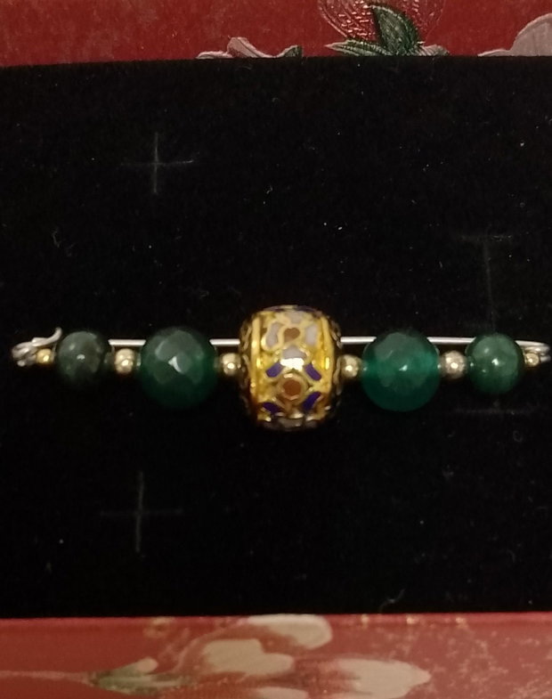 Broșă cloisonne aurita, agate verzi și malachit