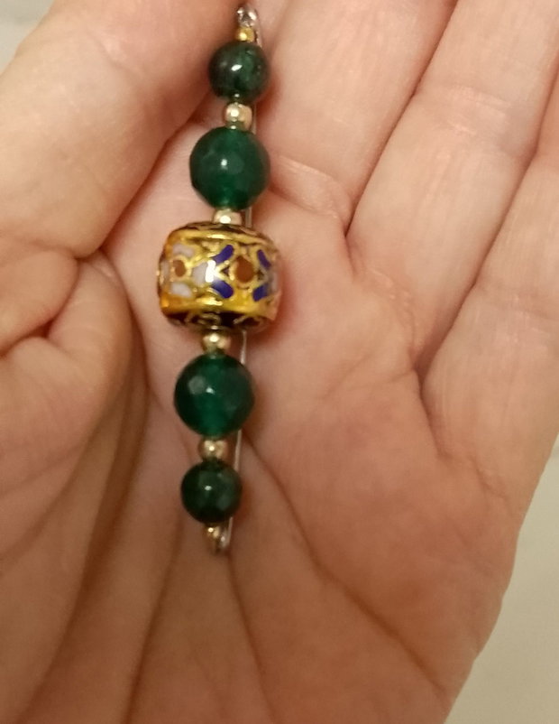 Broșă cloisonne aurita, agate verzi și malachit