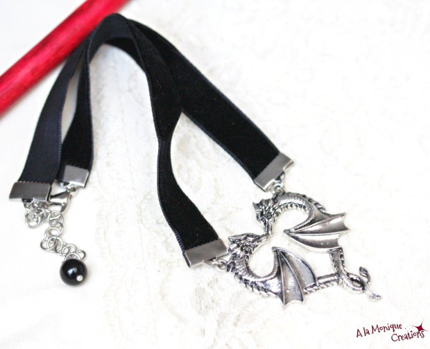 Choker cu dragoni si catifea neagra