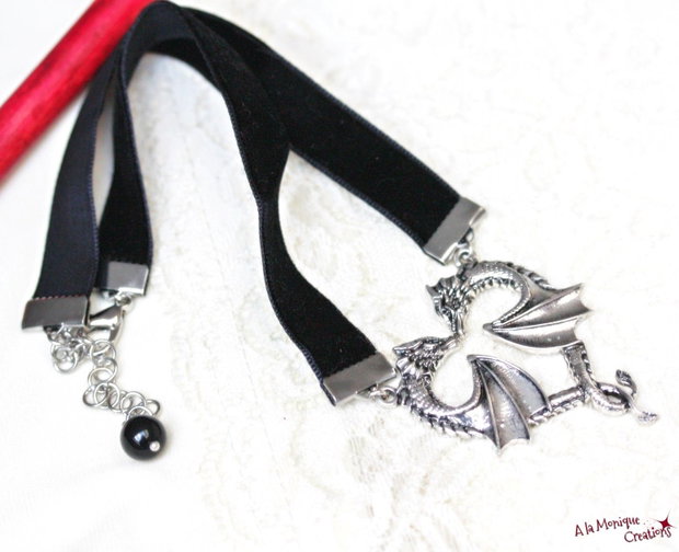 Choker cu dragoni si catifea neagra