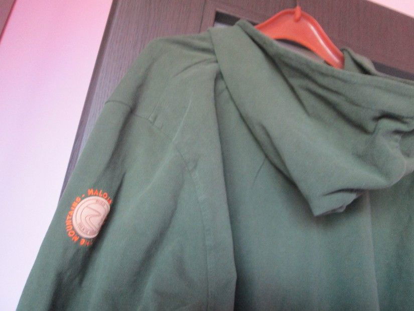 bluza verde cu gluga L