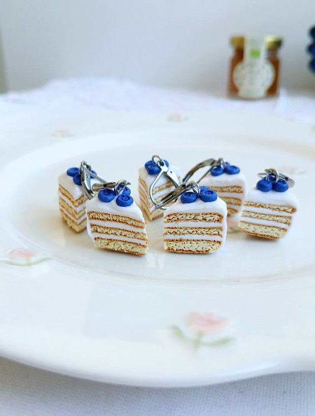 Cercei Blueberry Cake