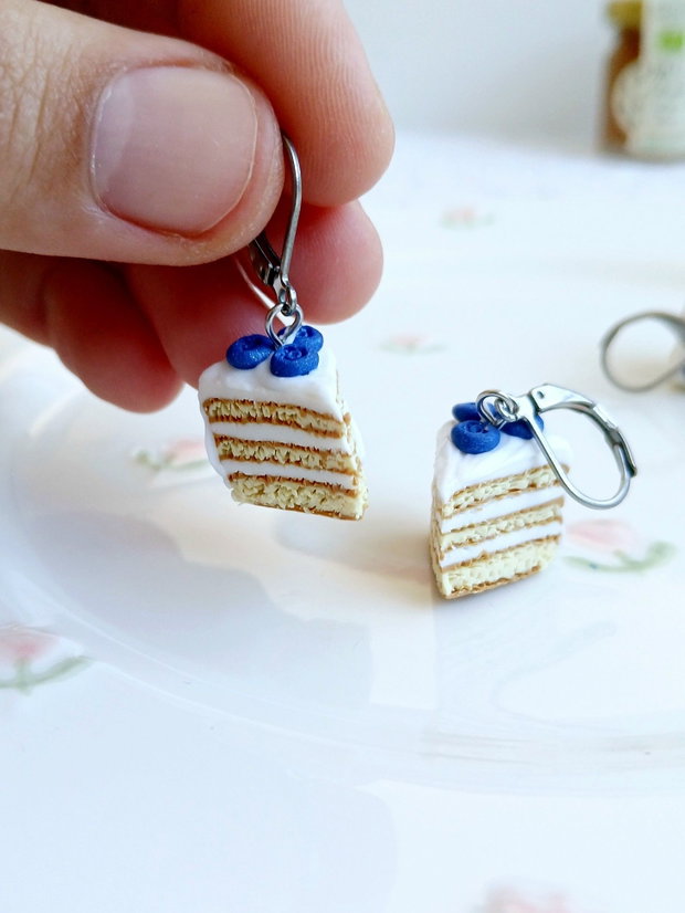 Cercei Blueberry Cake