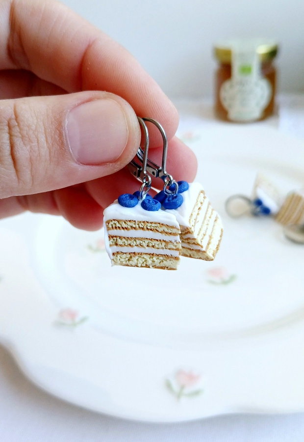 Cercei Blueberry Cake