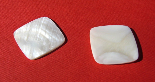 (2 bucati) Sidef NATURAL cabochon 23x23x2.5 mm