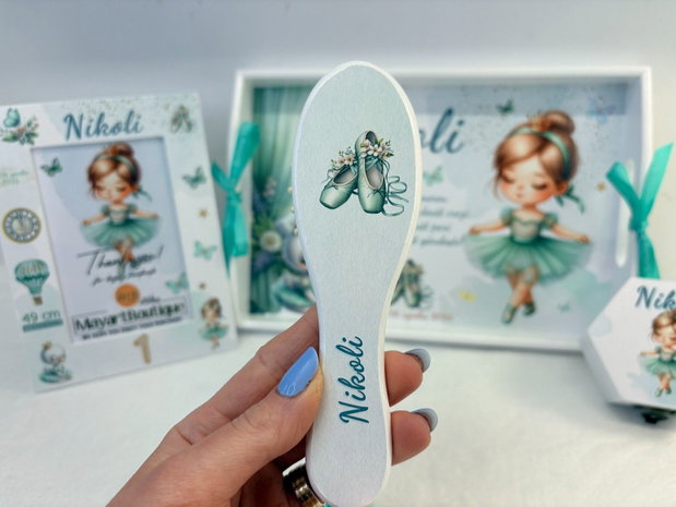 Set aniversar personalizat 1 anisor -Little ballerina in green dress- Tavita turta si accesorii