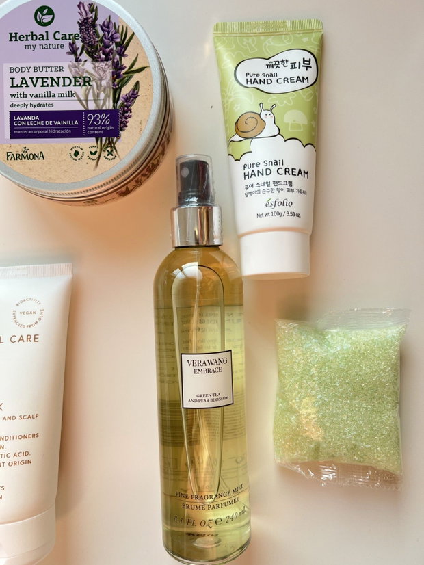 Set cadou Green Embrace Ritual cu cremă de mâini, spray parfumat, mască naturală, unt de corp cu lavandă