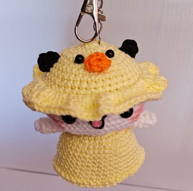 Breloc Ursulet Panda cu palarie de ratusca Amigurumi Handmade