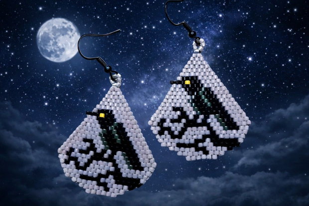 Cercei handmade cu corb  cercei din mărgele Miyuki Delica, model corb negru