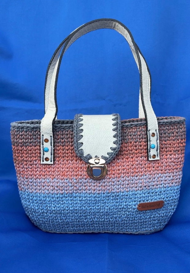 Geantă croșetată handmade cu mânere și clapetă din piele  ElaD by Elenas Craft