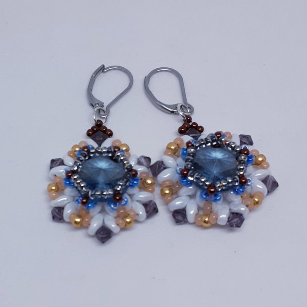 Cercei atarnatori, baroci, din margele cehesti si japoneze cu cristale Swarovski albastre