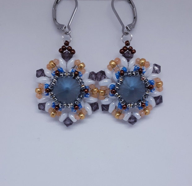 Cercei atarnatori, baroci, din margele cehesti si japoneze cu cristale Swarovski albastre