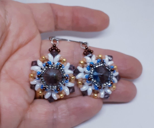 Cercei atarnatori, baroci, din margele cehesti si japoneze cu cristale Swarovski albastre