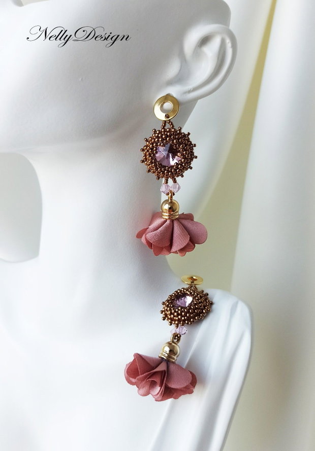 "Dusty Rose" - Cercei broderie manuala cu cristale și petale de matase