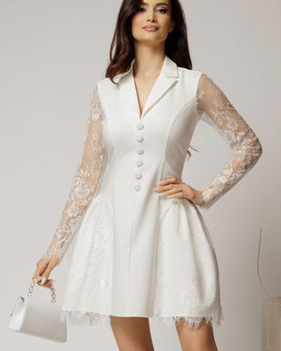 Rochie scurta alba cu maneci din dantela si nasturi decorativi