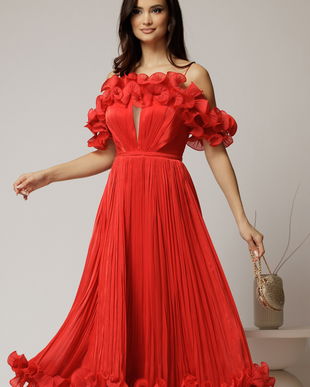 Rochie midi rosie in clos din voal satinat cu volanase la bust si la baza