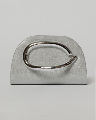 Geanta argintie cu design modern stralucitor si maner metalic