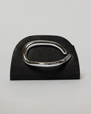 Geanta neagra cu design modern stralucitor si maner metalic