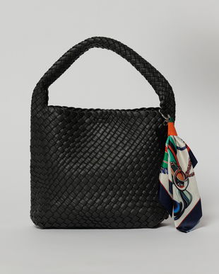 Geanta neagra din piele ecologica impletita accesorizata cu esarfa