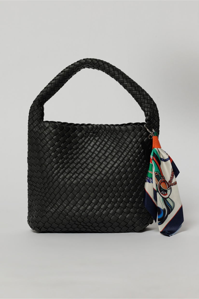 Geanta neagra din piele ecologica impletita accesorizata cu esarfa