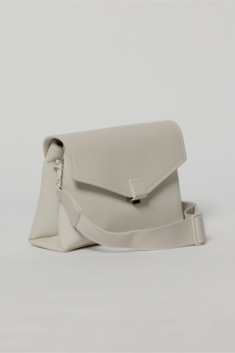 Geanta ivoar tip plic cu design elegant si inchidere cu clapeta