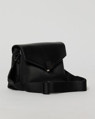 Geanta neagra tip plic cu design elegant si inchidere cu clapeta