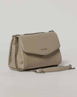 Geanta eleganta bej cu design structurat si lant argintiu