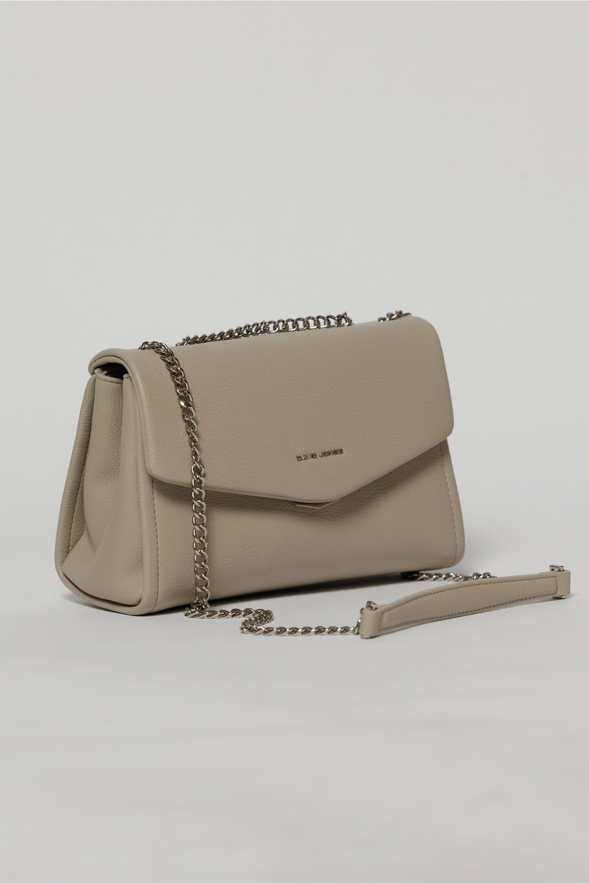 Geanta eleganta ivoar cu design structurat si lant argintiu