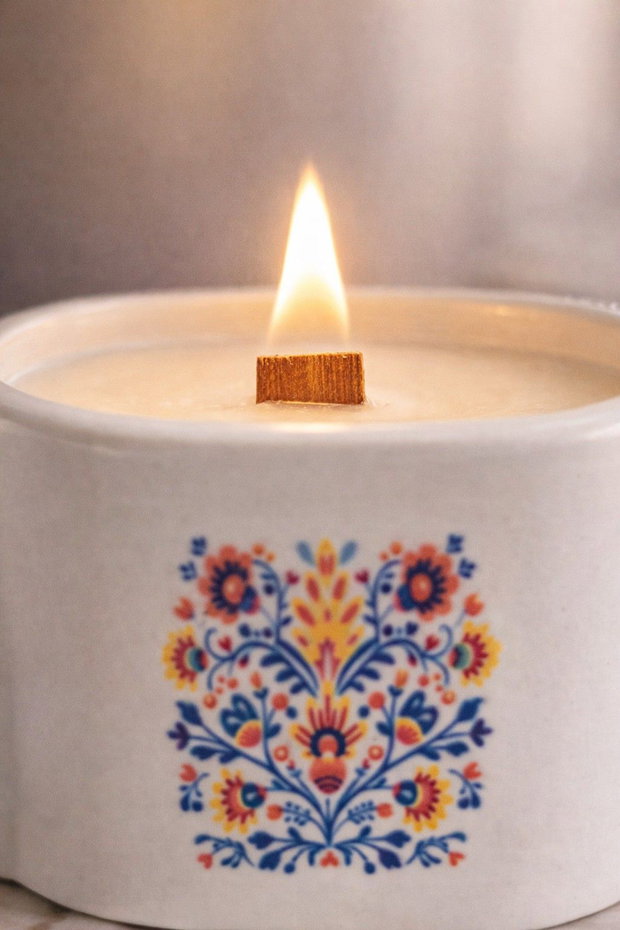 Lumânare premium Belle Flamme în recipient ceramic handmade cu fitil din bambus, lumânare parfumată cadou elegant, realizată manual în România