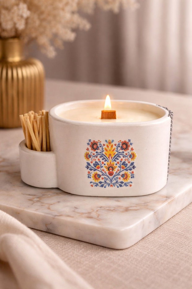 Lumânare premium Belle Flamme în recipient ceramic handmade cu fitil din bambus, lumânare parfumată cadou elegant, realizată manual în România