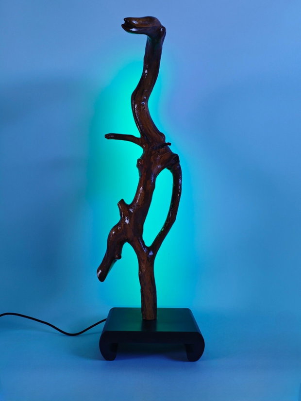 Lampă sculpturală din lemn vechi