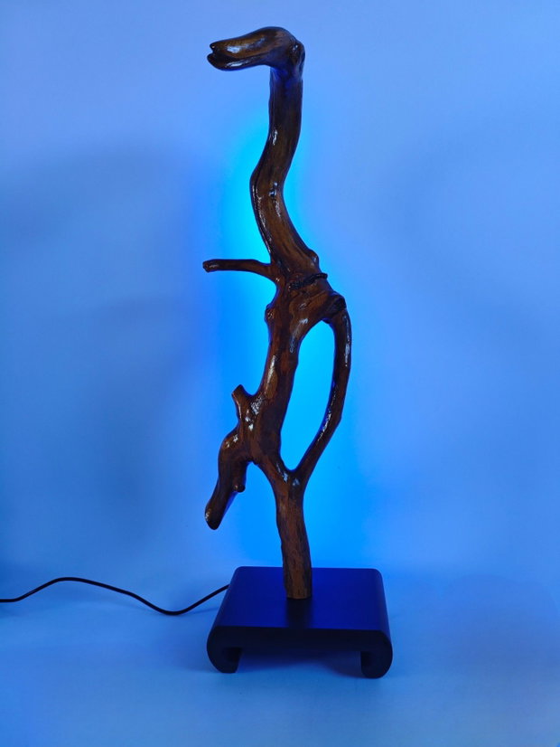 Lampă sculpturală din lemn vechi