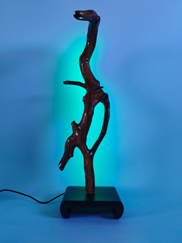 Lampă sculpturală din lemn vechi