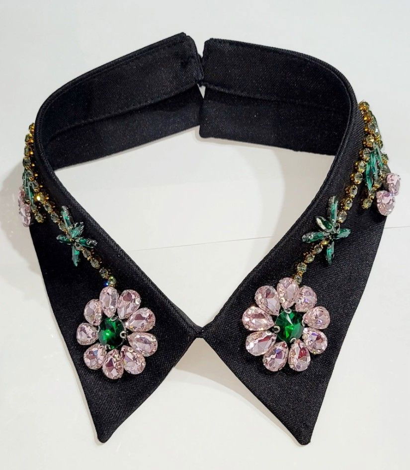 Diverse gulere detasabile