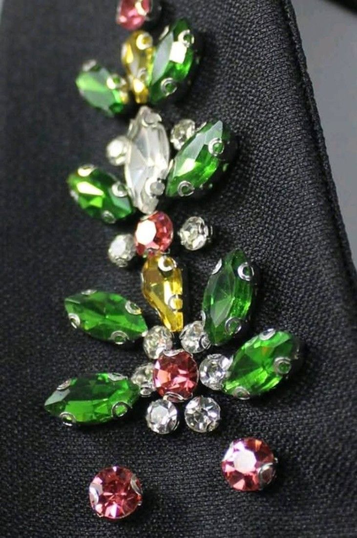 Diverse modele gulere accesorizate