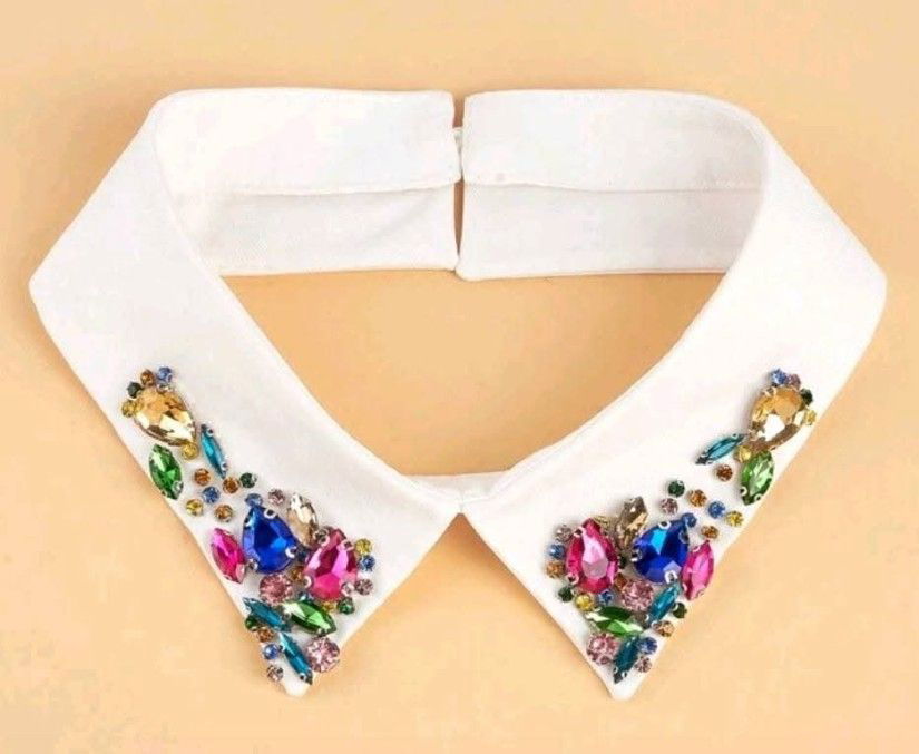 Diverse modele gulere accesorizate