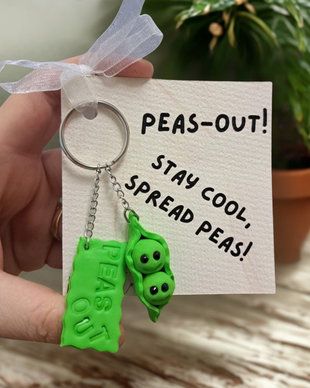 Breloc handmade amuzant, cadou simpatic/accesoriu chei