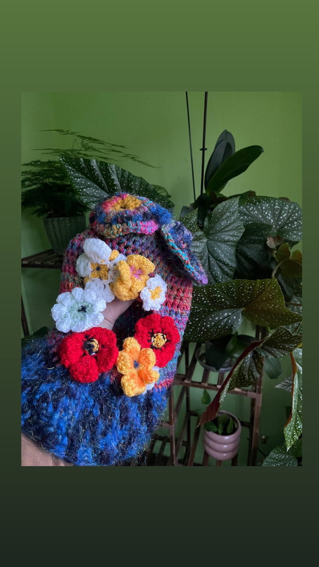 Căciulă croșetată model floral