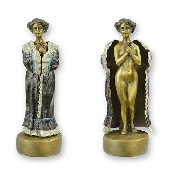 Doamna cu haina-statueta erotica din bronz pictat