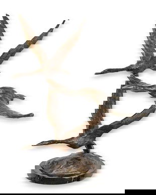 Gaste in zbor-statueta din bronz cu un soclu din marmura