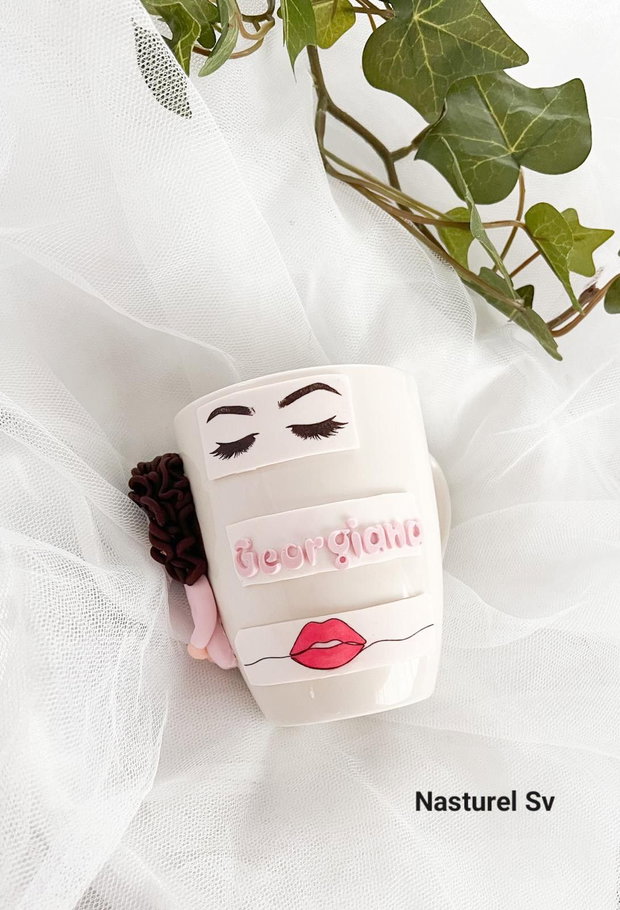 Cana personalizata: Make-up artist