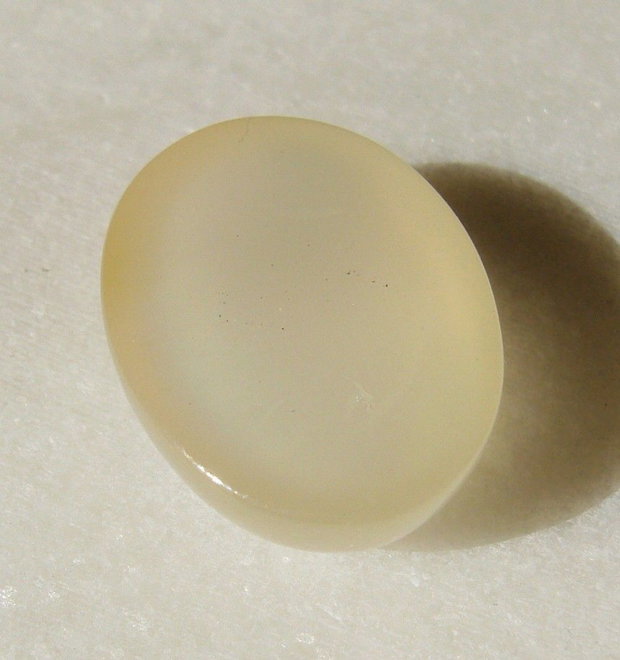 Agata gri cu o usoara tenta de galben cabochon 25x18x9 mm