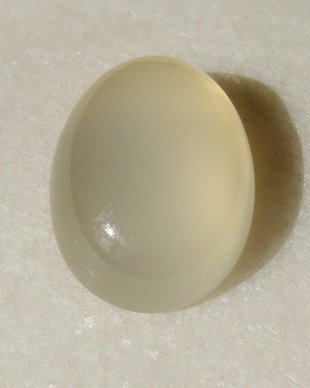 Agata gri cu o usoara tenta de galben cabochon 25x18x9 mm